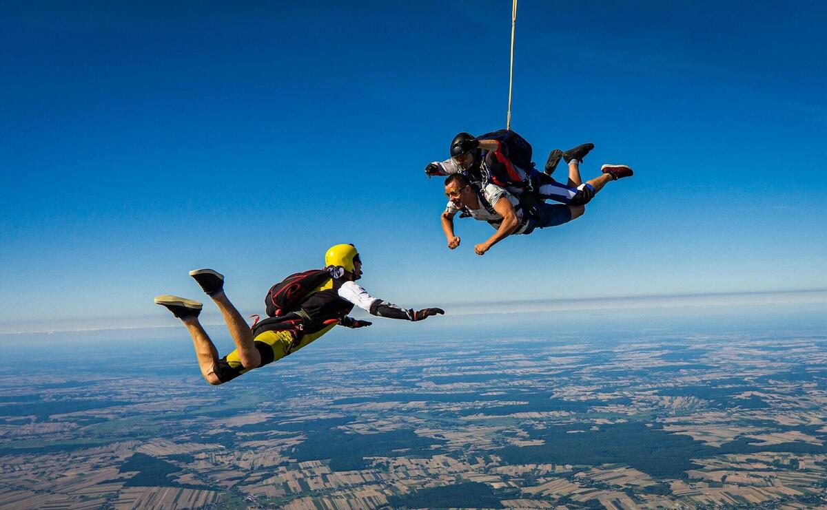 a few people skydiving