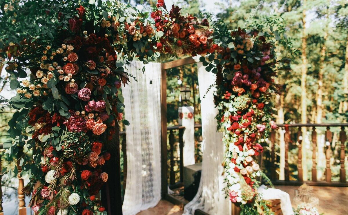 Beautiful wedding altar made of garland of spearworts and greene