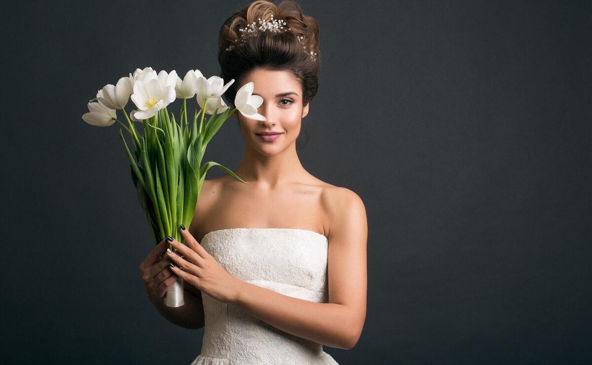 Young beautiful stylish woman in wedding dress