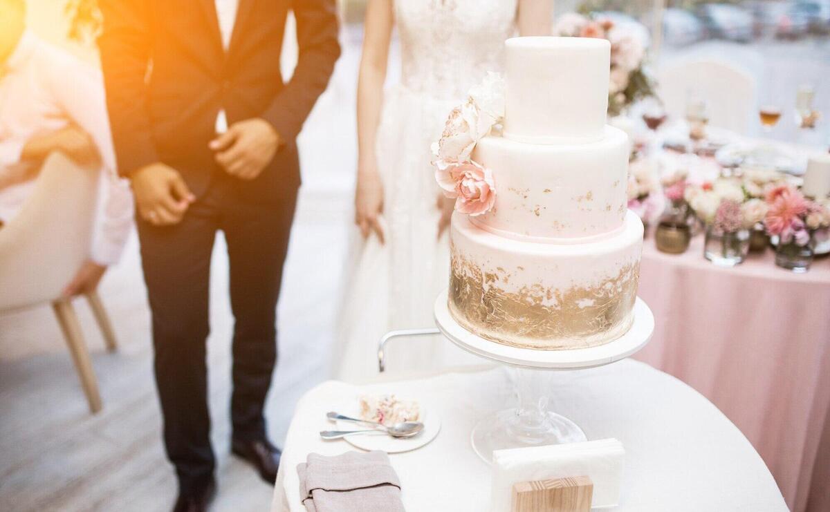 Wedding couple cutting wedding cake