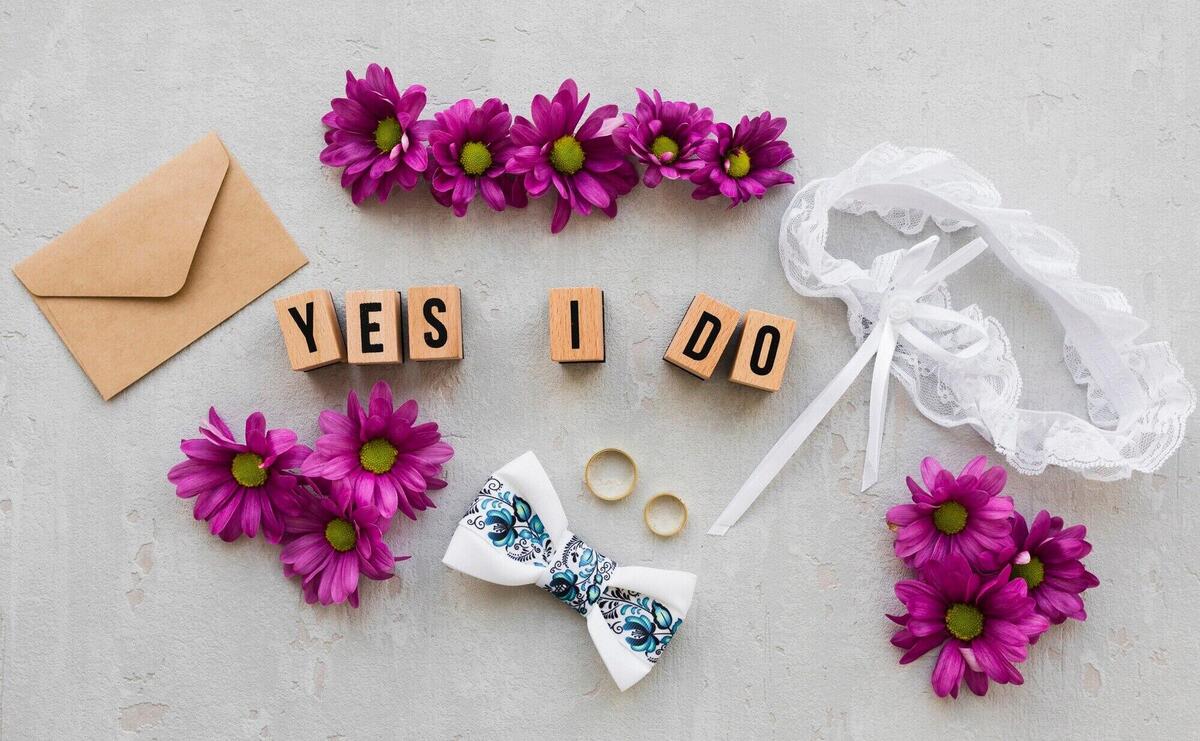 Engagement rings with flowers