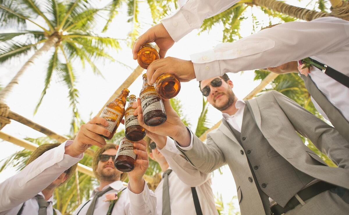 Men, beers, cheers